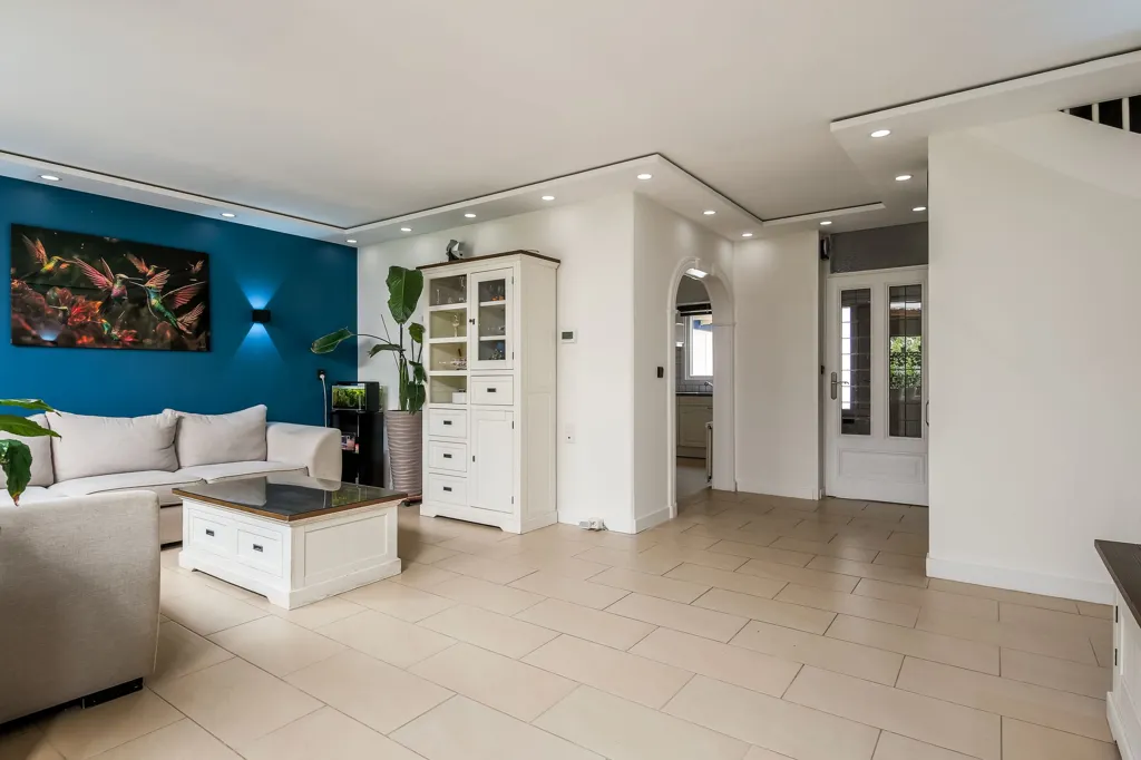 Séjour - Modern Corner House with Solar Panels in Atolwijk