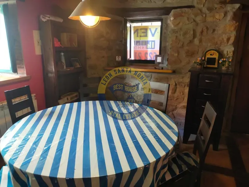 Salle à manger - Restored Chalet with Rustic Charm in León