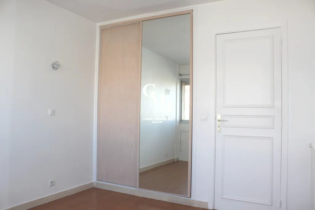 Magamistoad - 3-Bed Apartment with Sea View in Fréjus Plage