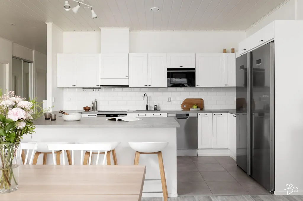 Cuisine - Modern End-Unit Apartment with Balcony in Kantola