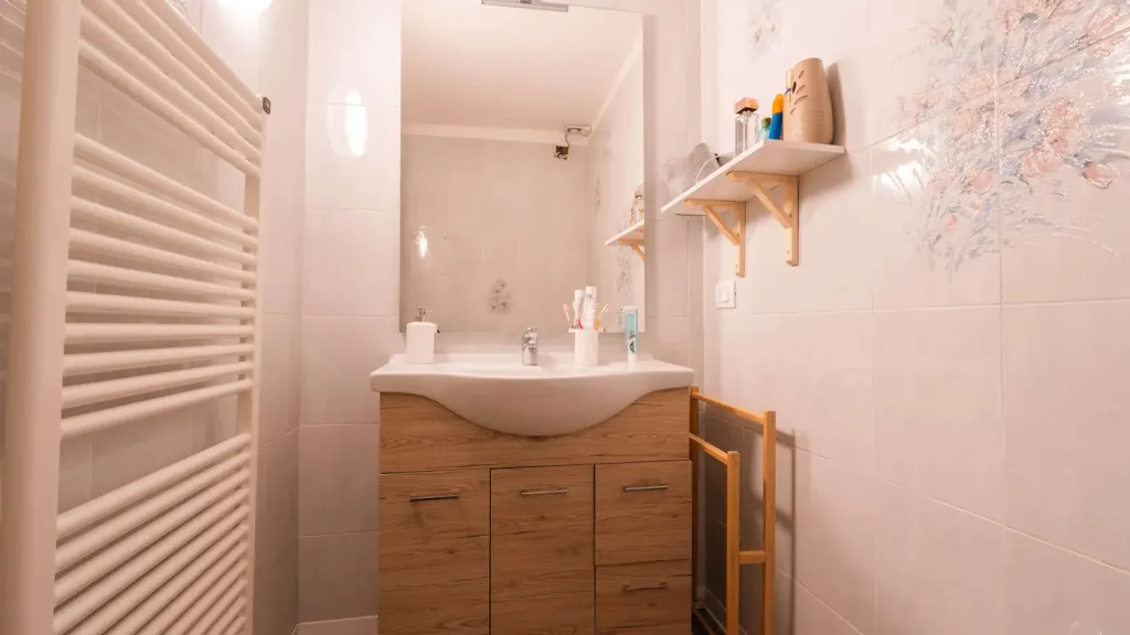 Salles de bain - Rustic-Style Apartment with Terrace in Bagnolo Piemonte