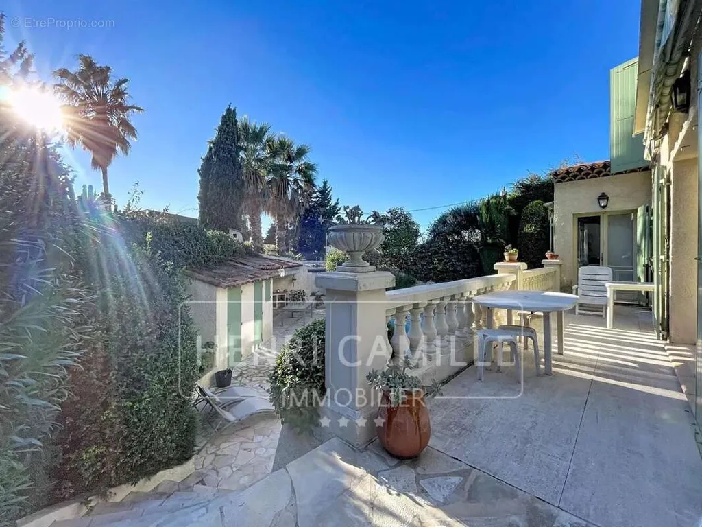 Terrass - Spacious Villa with Pool near Cannes Centre