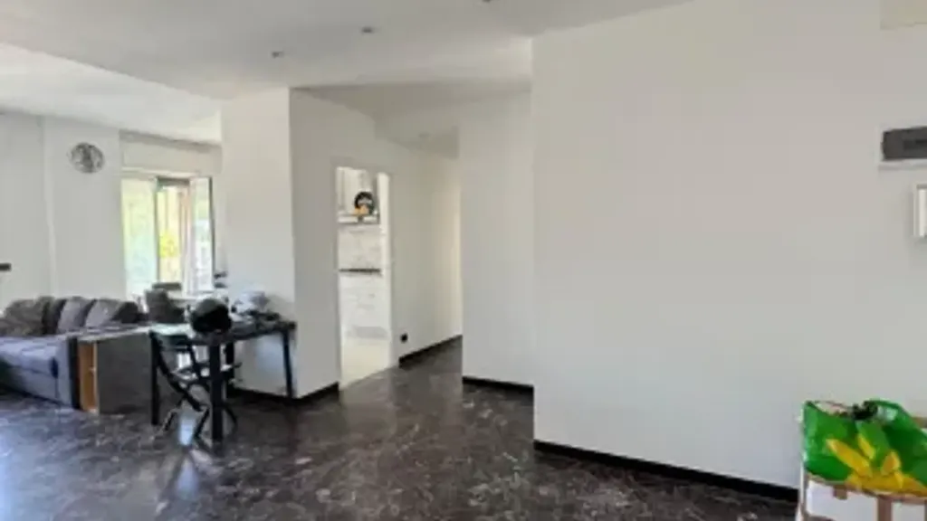 Séjour - Rearranged Apartment with Balcony in Genoa