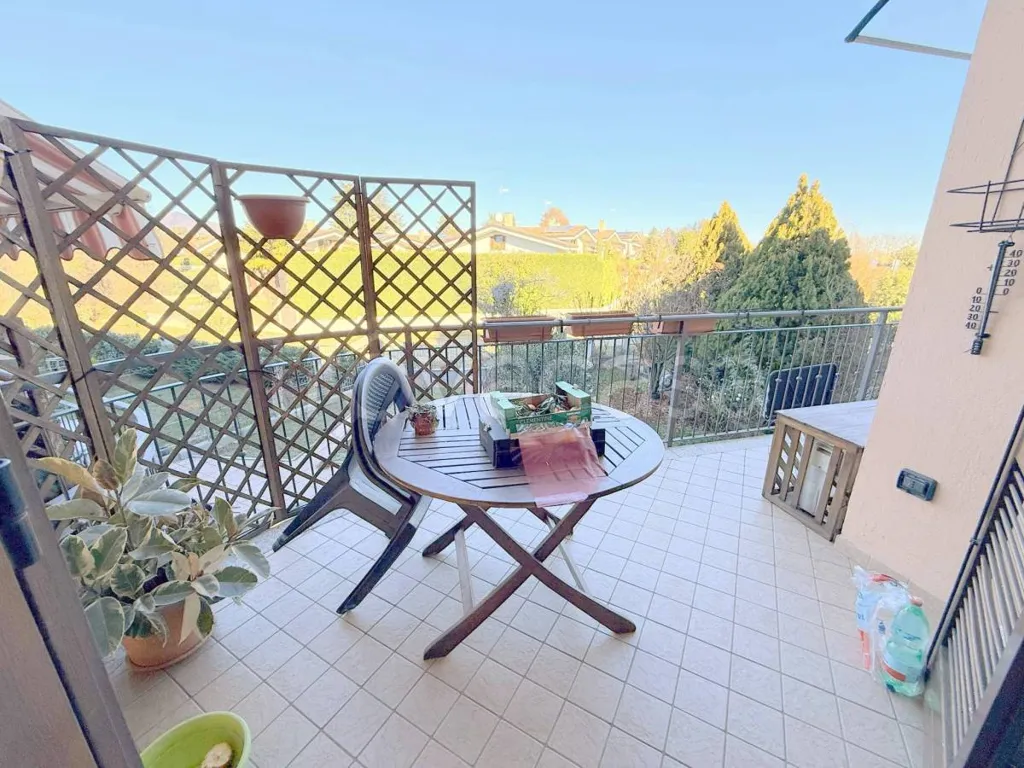 Rõdu - Two-Level Apartment with Terraces in Rivalta di Torino