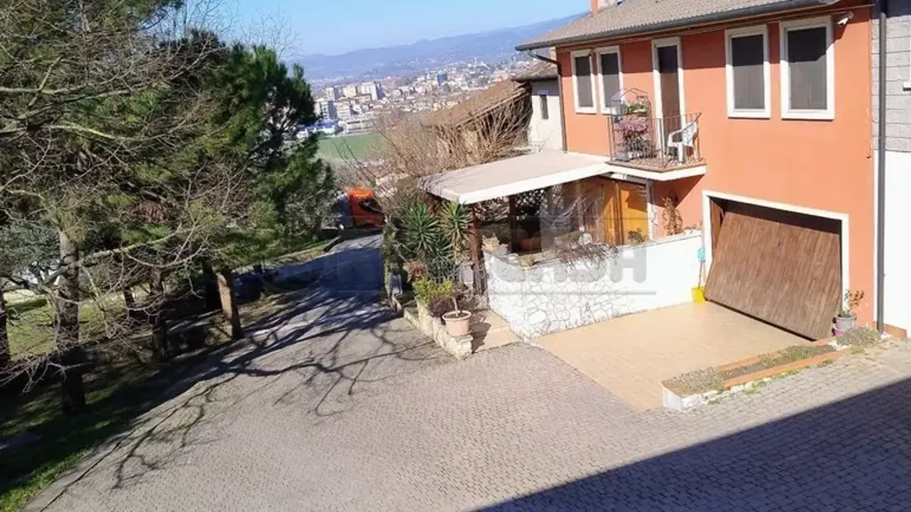 Välivaade - Terraced Villa with Garden in Montecchio Maggiore