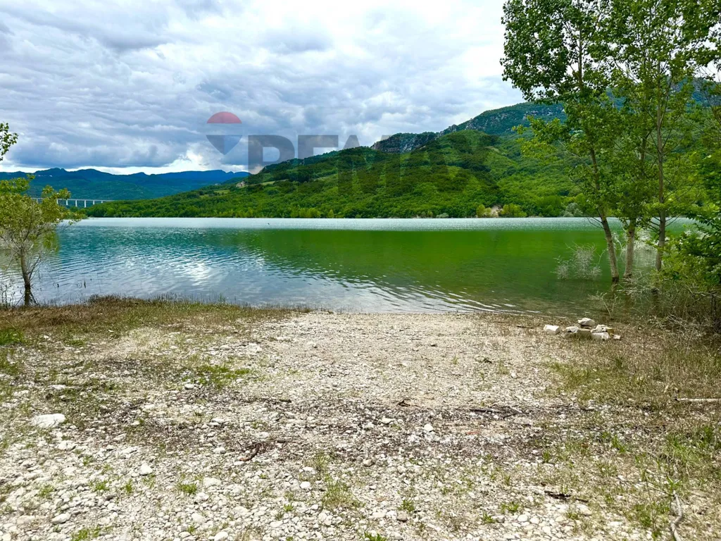 Lakefront Apartment with Terraces in Colledimezzo