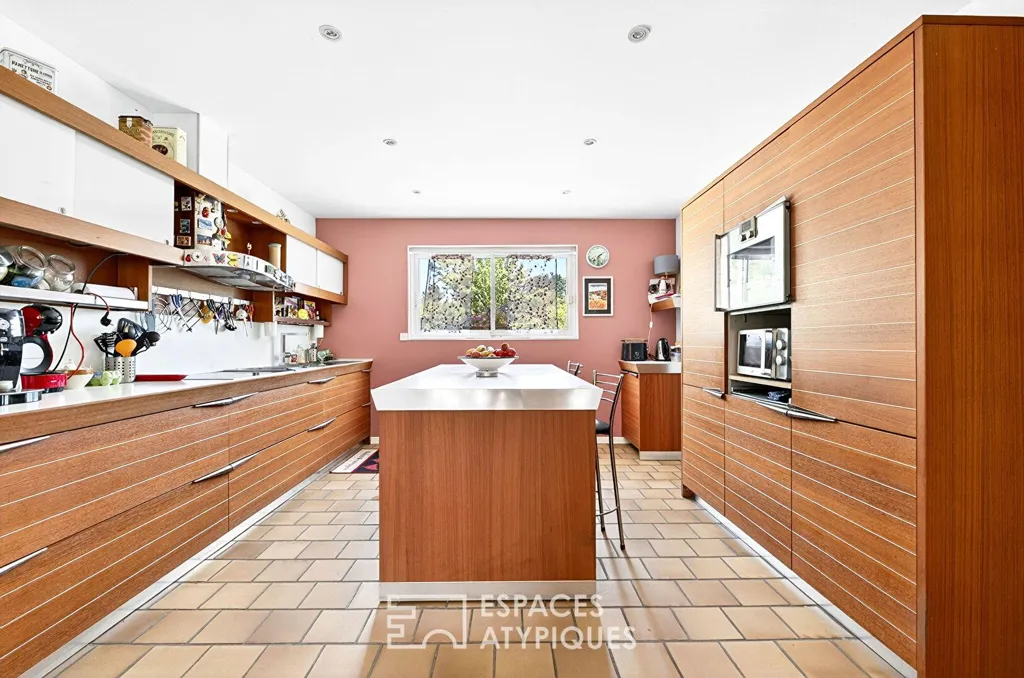 Cuisine - Maison d'Architecte avec Piscine dans un Écrin Naturel