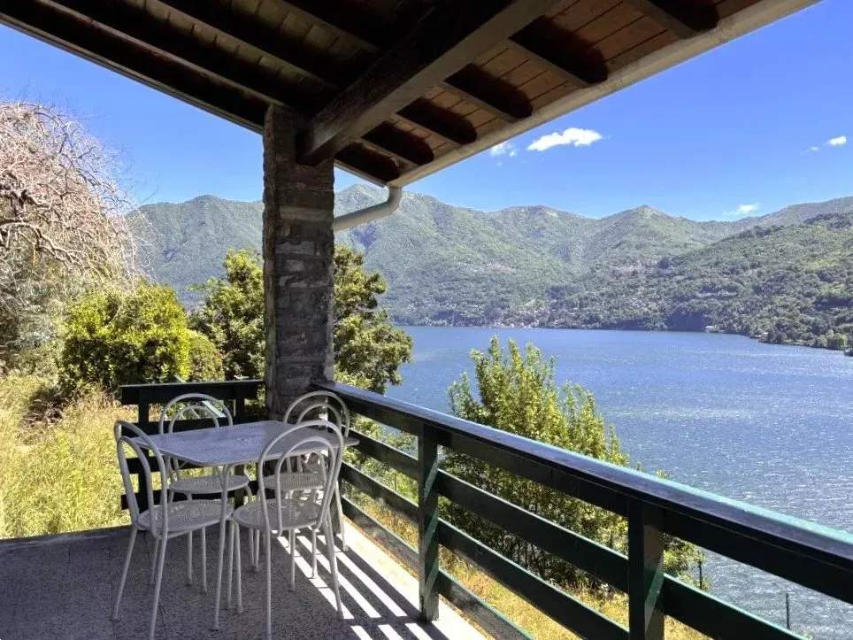 Terrasse - Early 20th-Century Villa with Lake Views in Moltrasio