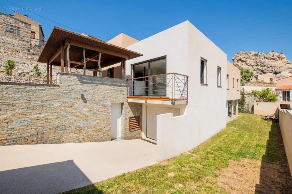 Extérieur - Maison Contemporaine avec Piscine à Marseille