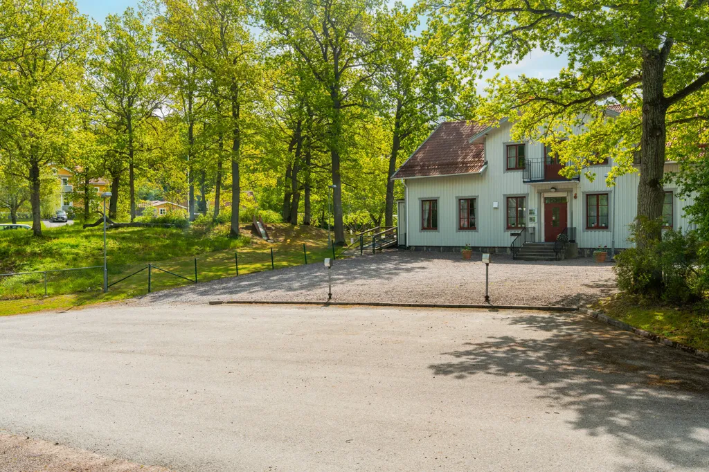 Välivaade - Characterful House with Lift in Gnesta