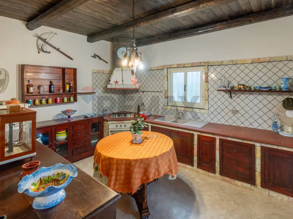 Cuisine - Villa with Garden and Terrace in Carini
