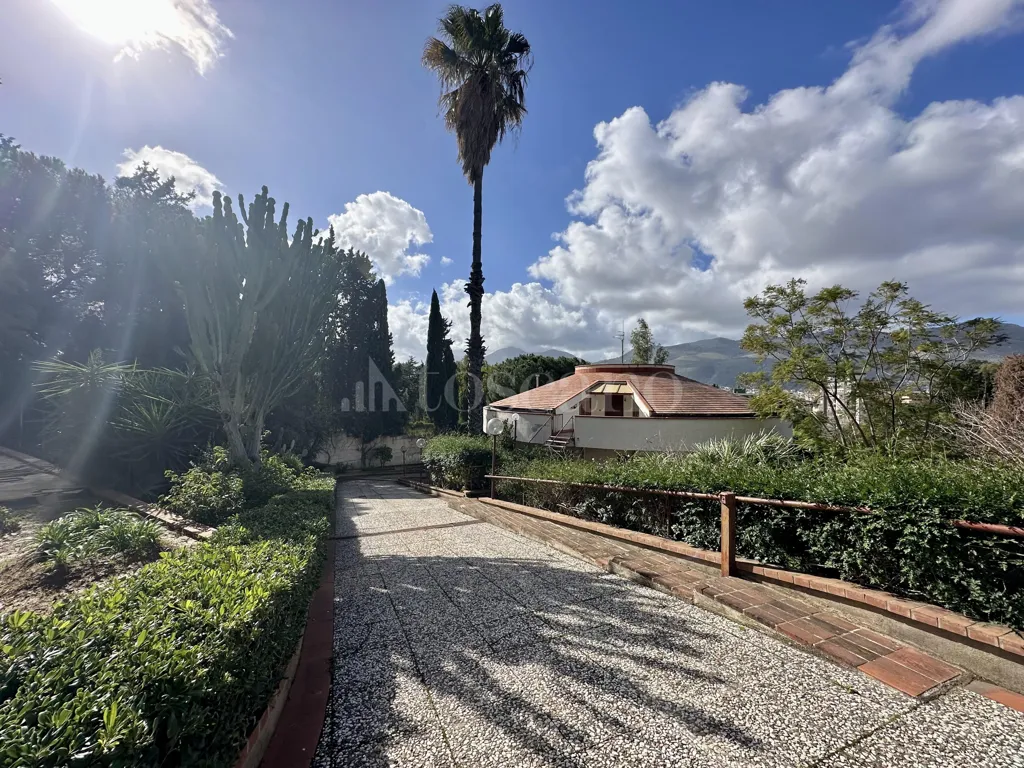 Aed - Luxury Villa with Circular Design in Palermo