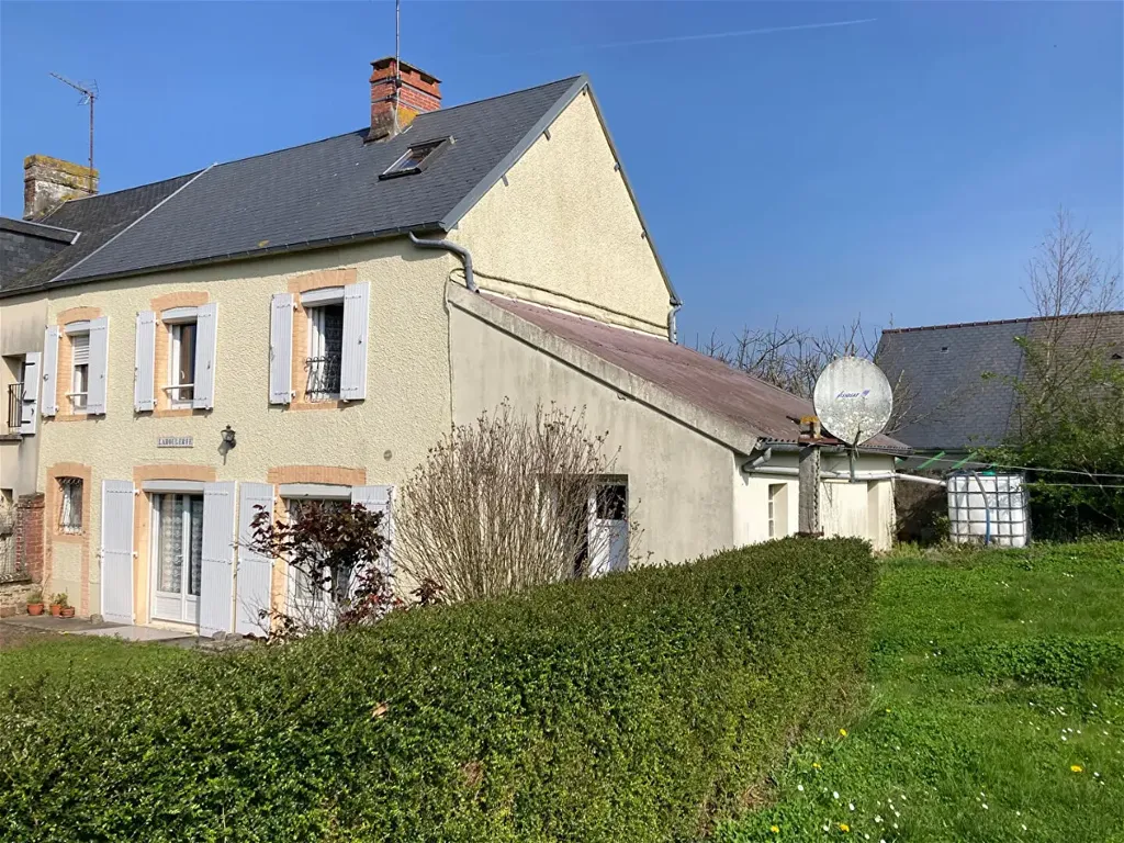 Extérieur - Maison en Pierre à Bréhal avec Cheminée