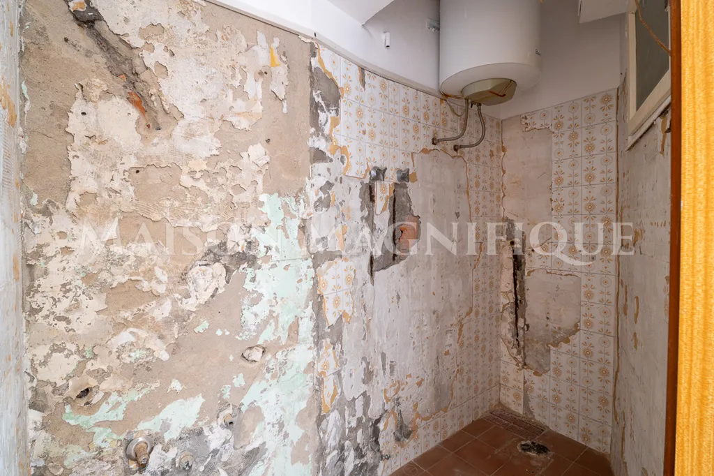 Salles de bain - Duplex for Renovation in Lagosanto Centre