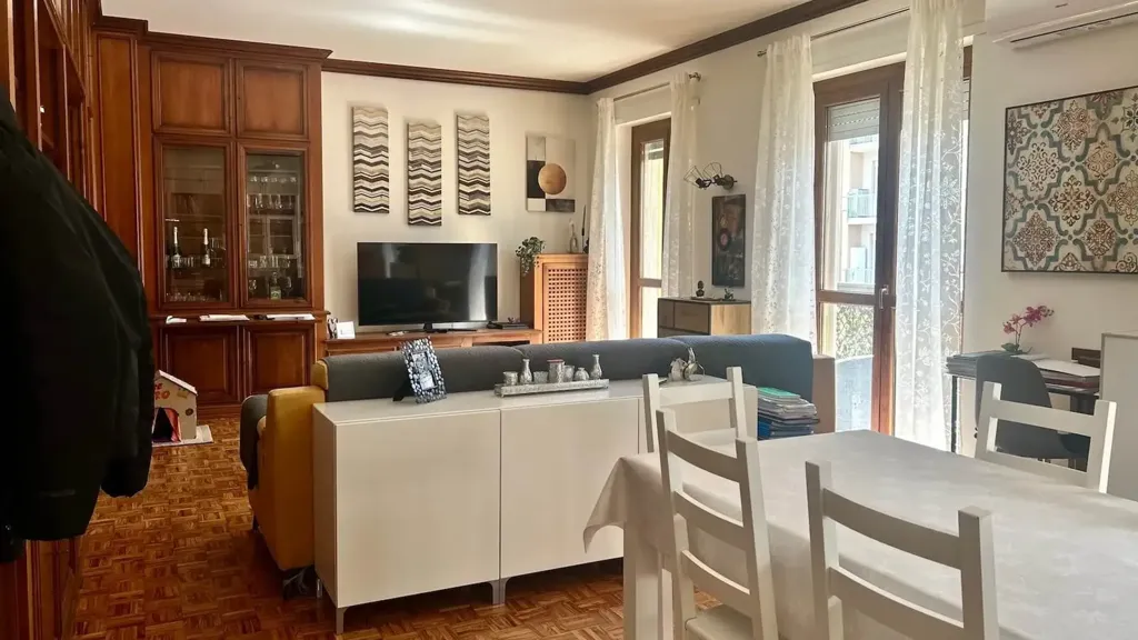 Salle à manger - Modernised Apartment with Balcony in Biella