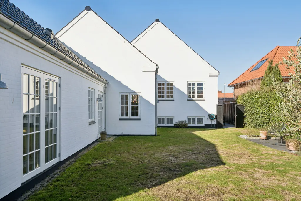 Jardin - Villa with Solar Panels near Køge Torv