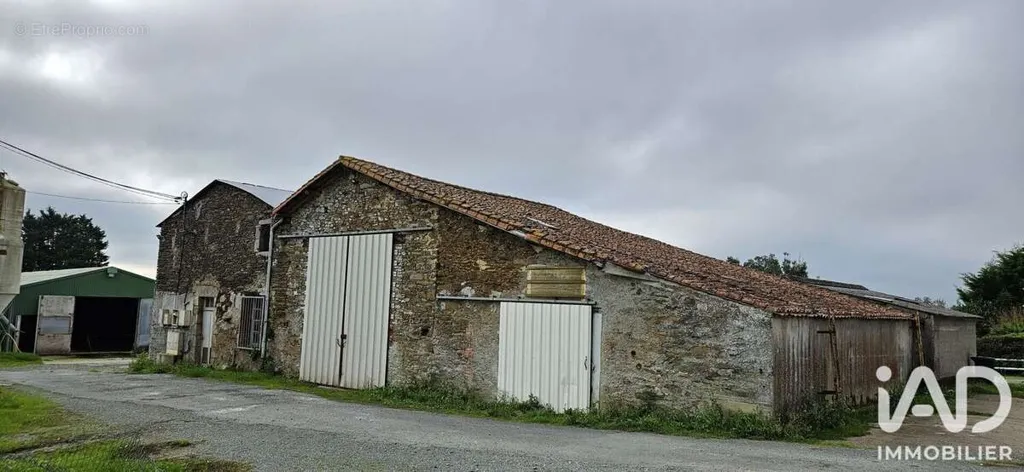 Exterior - Commercial Site with Barn in Sainte-Florence