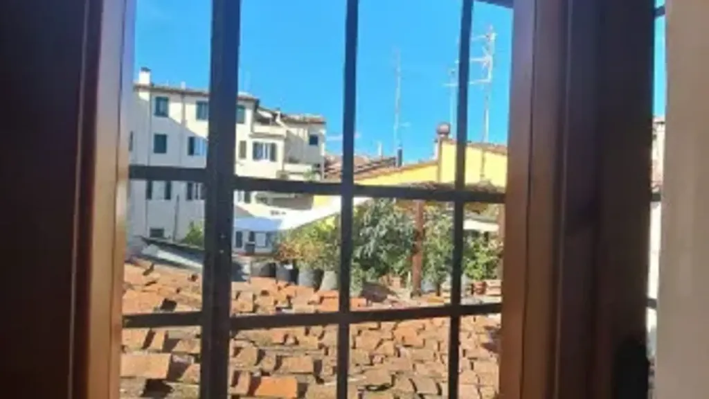 Pièces - Central Apartment with Recent Renovation in Florence