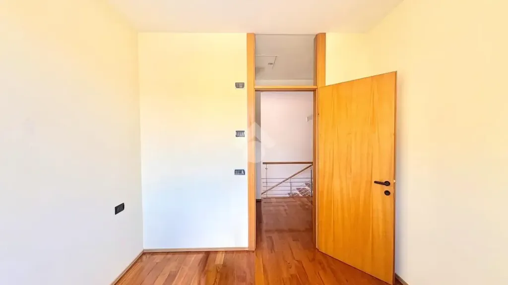 Esik - Villa with Pool Potential in Adro