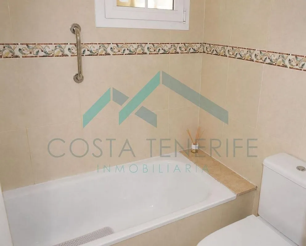 Bathrooms - 1-Bedroom Apartment with Pool in Palm Mar
