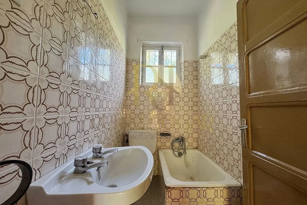 Bathrooms - Chalet with Garden in Matallana de Torío