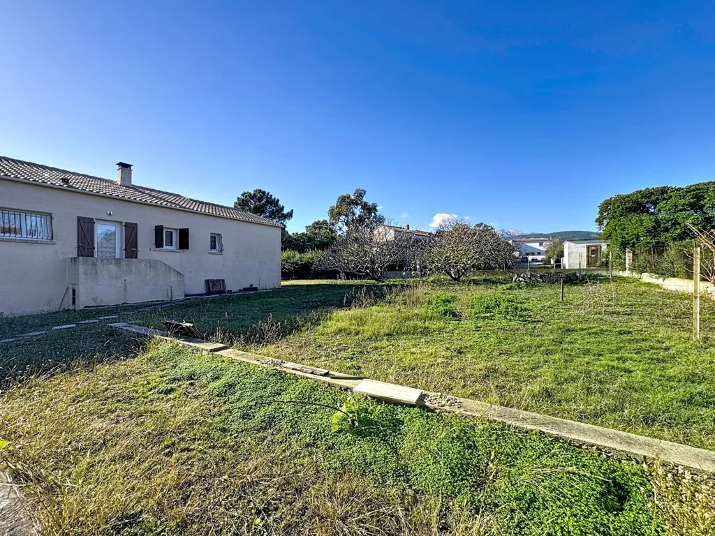 Jardin - Maison de Plain-Pied avec Terrain Piscinable à Solaro