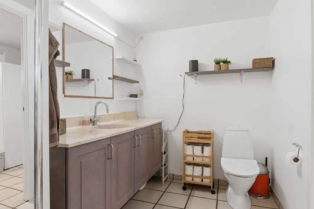 Bathrooms - Villa with Garden in Randers SØ