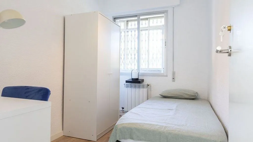 Bedrooms - Furnished Flat with Heating in Entrevías