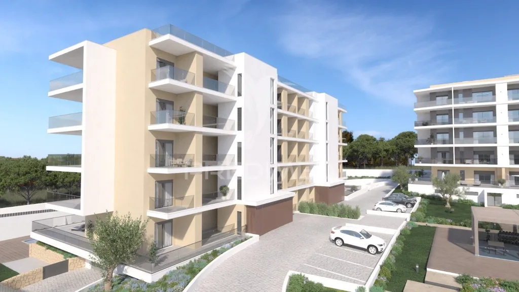 T2 Apartment with Seafront Access in Portimão