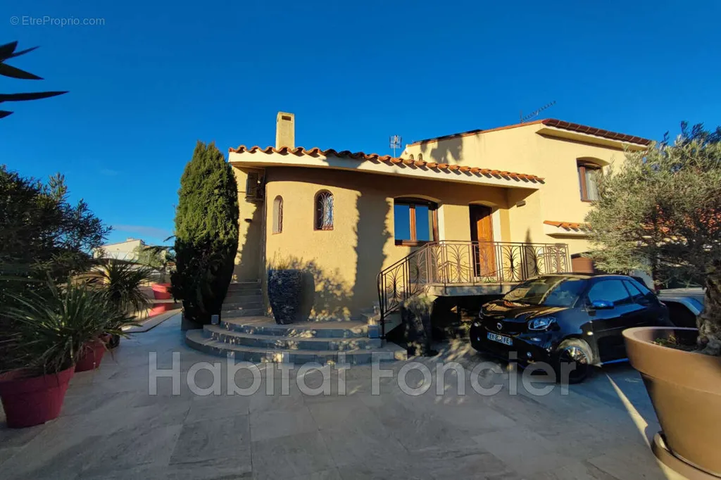 Exterior - South-Facing House with Pool in Saint-Cyprien