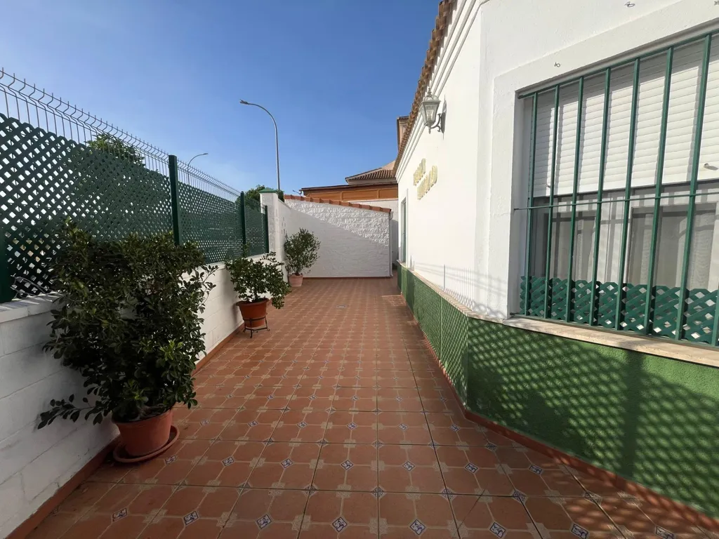 Aed - Corner Chalet with Terrace in Pilas