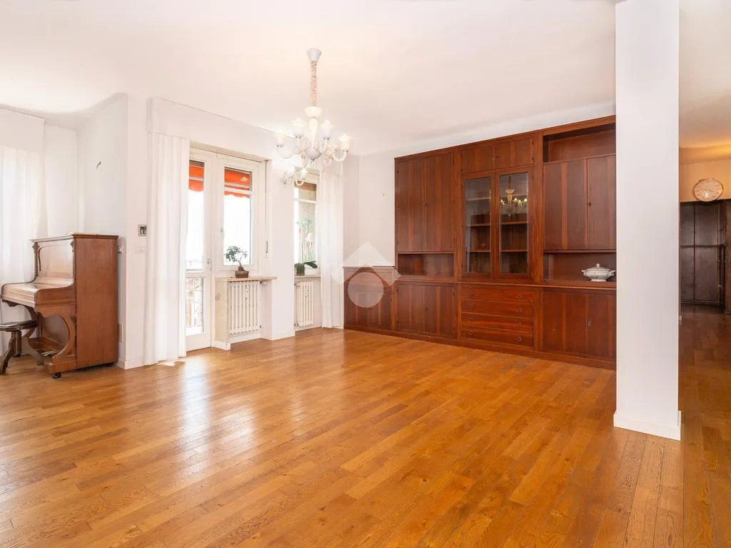 Elutuba - Panoramic Penthouse with Terrace in Turin