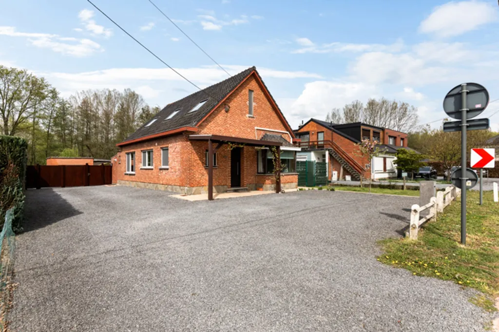 Extérieur - Maison Rénovée avec Jardin à Eppegem