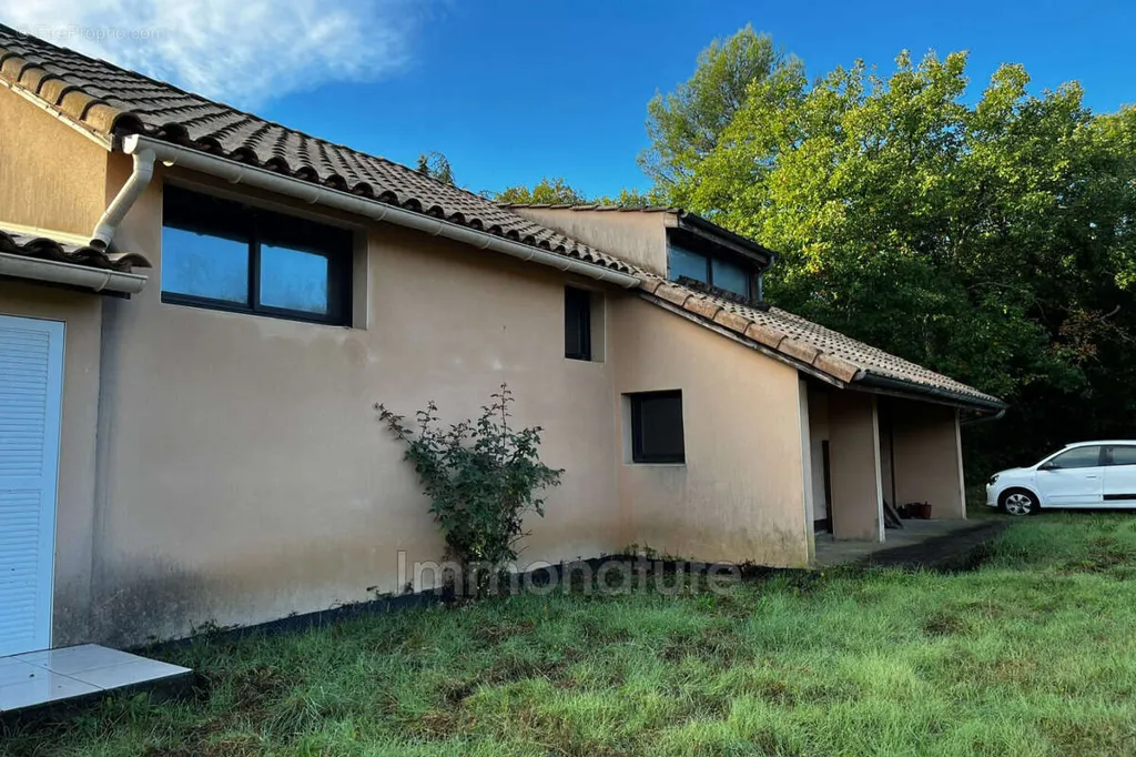 Esterno - Villa with Garden in Laroque