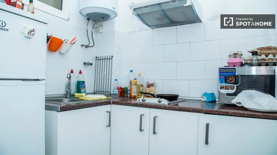 Cuisine - Shared Room in Vibrant Raval, Barcelona