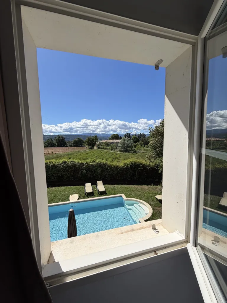 Piscine - Villa Récemment Construite avec Piscine près du Village