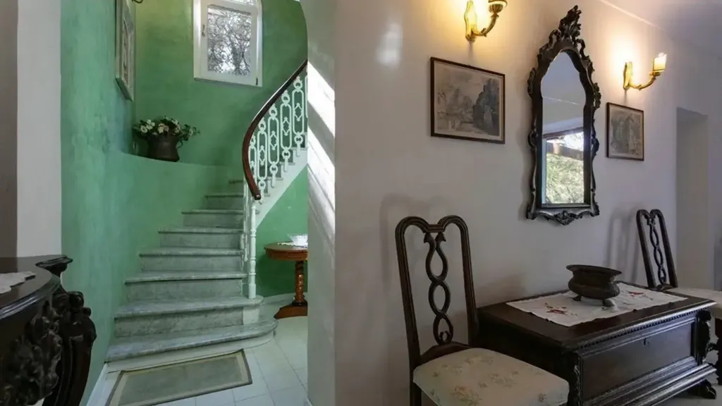 Esik - Historic Villa with Pool in Porto Azzurro