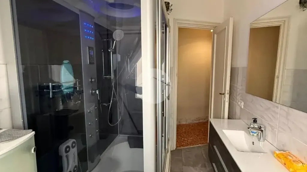 Salles de bain - Apartment with Balcony in Sampierdarena, Genoa