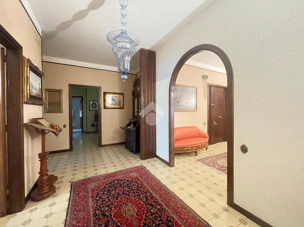Esik - Apartment with Balcony and Parking in Benevento