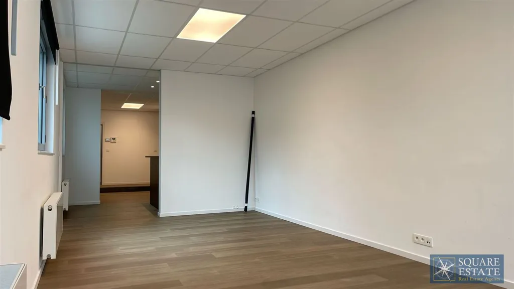 Toad - Commercial Office with Parking in Strombeek-Bever