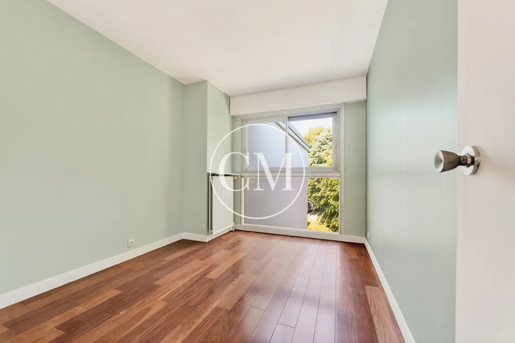 Pièces - Appartement Rénové avec Balcon à Buc
