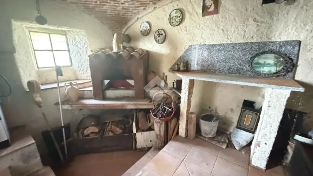 Cuisine - Historic Semidetached House with Balconies in Urida