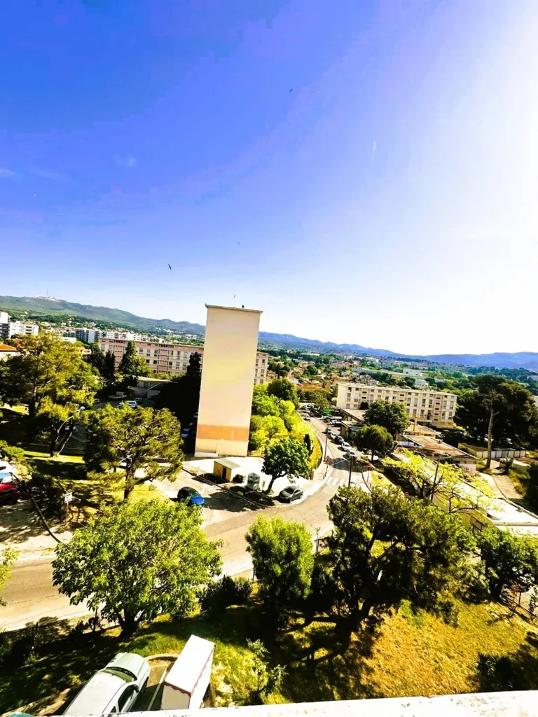 Balcone - 3-Bed Apartment with Panoramic View in Marseille 13