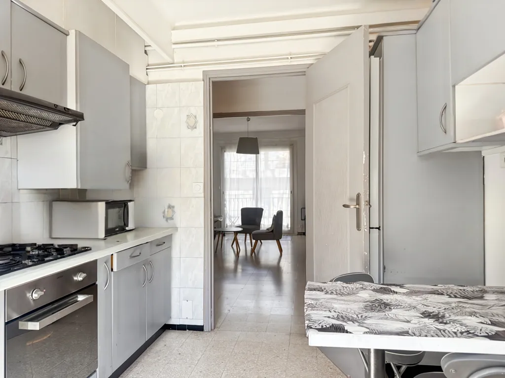 Köök - Bright Flat with Tram Access in Montpellier Centre