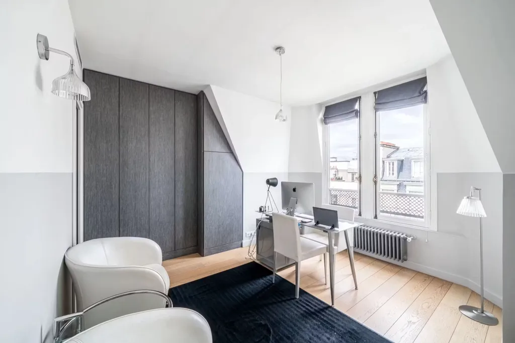 Kabinet - Haussmannian Penthouse with Balcony in Paris 16