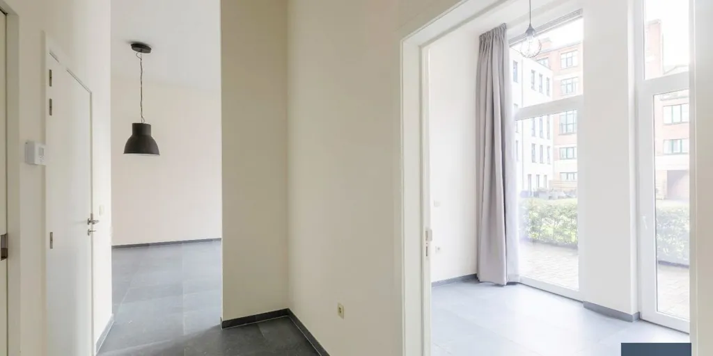 hallway_entrance