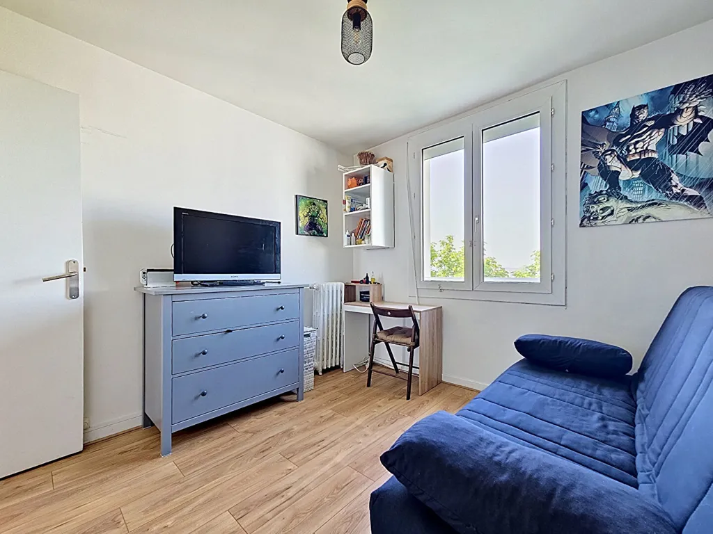 Chambres - Appartement Rénové avec Balcon à Rueil Malmaison