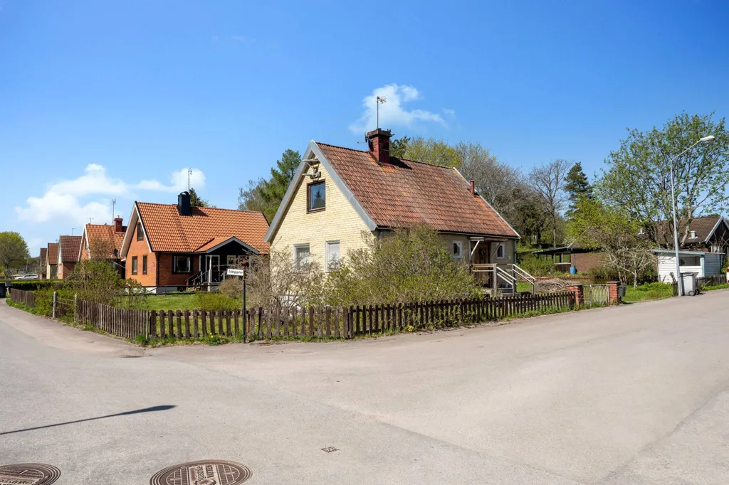 Extérieur - 1.5-Storey Villa with Corner Plot in Gimo
