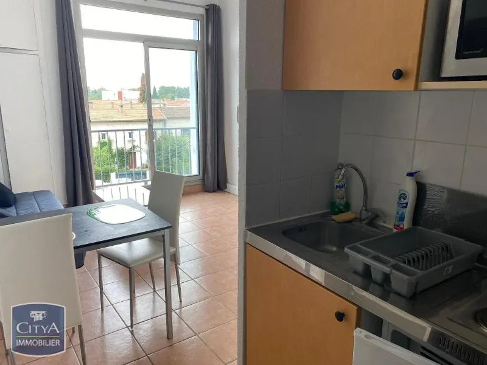 Köök - Furnished Studio with Parking in Nîmes