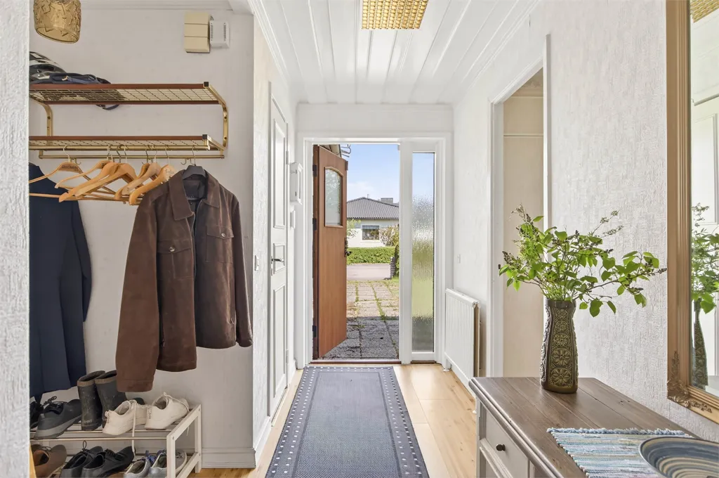 Entrée - Enplan Villa with Garden in Jönåker